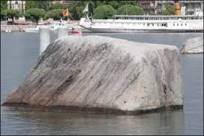 Géographie : Comment appelle-t-on les deux rochers émergeant du Léman et datant de la dernière ère glaciaire ?