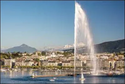 Monument : À combien de mètres culmine le célèbre jet d'eau de Genève ?