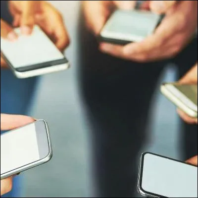 Comment appelle-t-on un logiciel d&eacute;velopp&eacute; pour des appareils &eacute;lectroniques mobiles ?