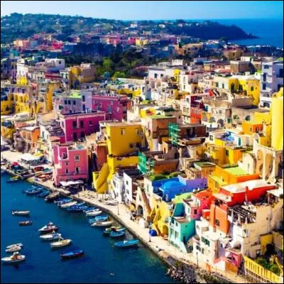 Quel plat traditionnel de la cuisine italienne est inscrit au patrimoine immat&eacute;riel de l�UNESCO quand il est pr&eacute;par&eacute; &agrave; Naples ?