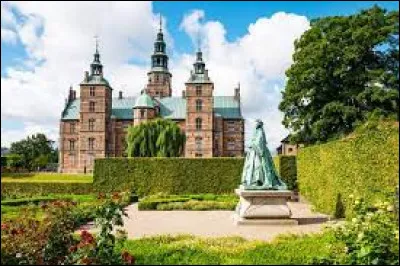 Lieu d'exception : Comment s'appelle ce célèbre château de Copenhague ?