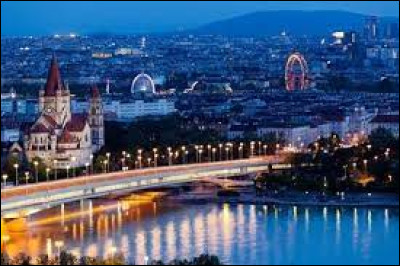 Géographie : Quel fleuve traverse la ville de Vienne ?