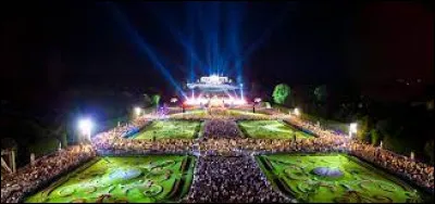 Culture : Depuis quelle année a lieu le festival de Vienne qui promeut le spectacle vivant pendant 5 semaines tous les ans dans la capitale autrichienne ?