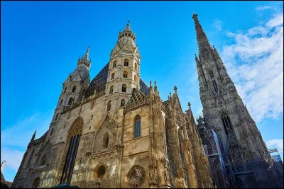 Lieu d'exception : De quel style architectural est la cathédrale Stephansdom ?