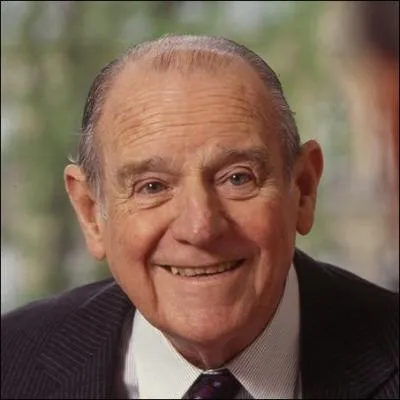 Ministre du commerce extrieur puis 1er Ministre de Giscard, c'est Raymond ...