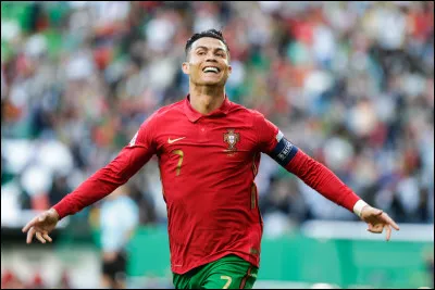 Qui est ce footballeur portugais ?