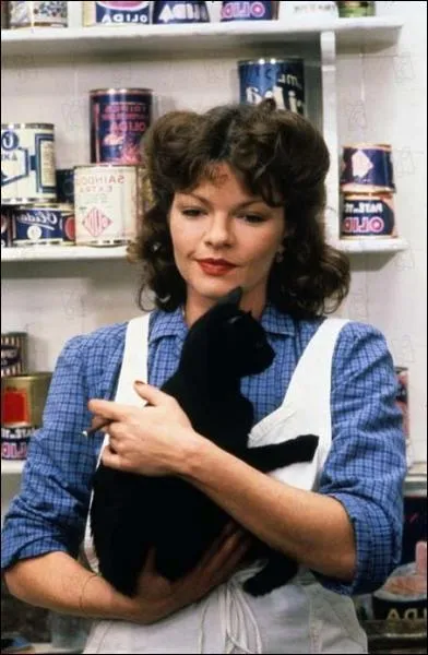 Elle est Ginou dans 'Navarro', et fille de Simone c'est Catherine ...