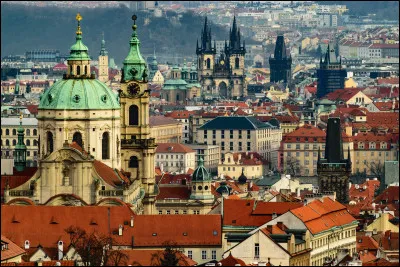 Culture : Lequel est un surnom de la ville de Prague ?
