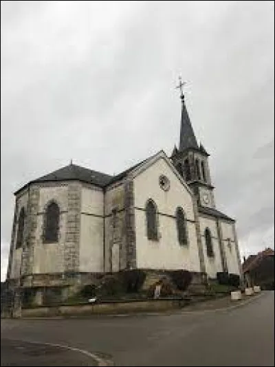 Voici l'église Saint-Paul, à Amange. Village de l'aire d'attraction Doloise, il se situe dans le département ...