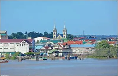 Quelle est cette ville en P, Capitale et plus grande ville du Suriname ?
