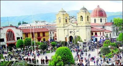 Quelle est cette ville en H, chef-lieu de la province du même nom et capitale de la région de Junin au Pérou ?