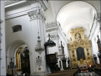 Lieu d'exception : Quel artiste a son coeur qui repose dans léglise de Sainte-Croix ?