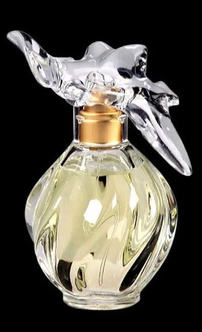 À qui appartient cette célèbre bouteille de parfum au bouchon en forme de colombe ?