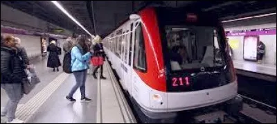 Combien de lignes de métro existe-t-il dans Barcelone ?