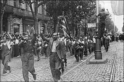 Barcelone a été durement frappée durant la guerre d'Espagne. Comment se nommait le parti communiste contre la dictature en 1936 ?