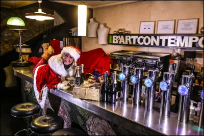 Mon premier ne porte rien, mon second est un sésame, un rapace se pose sur mon troisième, il vaut mieux éviter qu'un fou appuie sur le bouton de mon tout !
