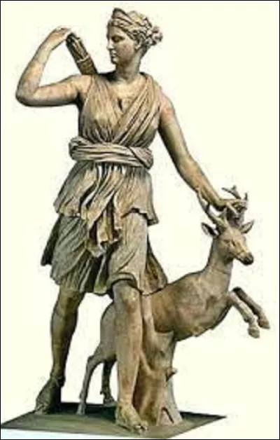Artémis est la déesse de la chasse, de la nature sauvage et des accouchements. Elle est la fille de Zeus. Qui est sa mère ?