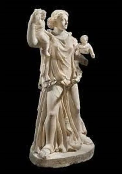 Le père de Léto est le titan Céos. Parmi ces trois Titanides, laquelle est sa mère ?