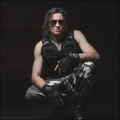 Quand a-t-il commencé sa carrière solo ?