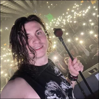 Quel est son nom de scène ?