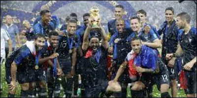 L'année 2018 arrive déjà ! J'ai maintenant 13 ans et je commence à prendre de l'âge. Nous repartons de ce pas en vacances d'été ! Cette année-là, j'ai participé à une colonie de vacances centrée sur l'astronomie. Durant ce séjour, nous avons visité de superbes parcs tels que le Futuroscope ou bien l'Euro Space Center. Le 15 juillet, nous avons regardé la finale de la Coupe du monde de football dans un camping situé à Toulouse. Ce jour-là, l'histoire de ce sport a été marquée par la France. Avec quel score la France s'est-elle imposée face à la Croatie lors de ce match ?