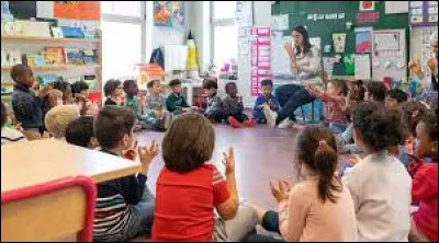 L'année 2008 arrive déjà, j'ai désormais 3 ans. Cette année-là, j'ai effectué ma première rentrée scolaire dans une école maternelle. J'étais enfin rentré dans la cour des grands ! À quel âge un enfant doit-il obligatoirement être inscrit dans une école maternelle ?