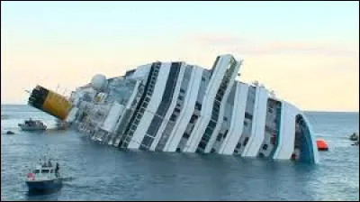 2012, que le temps passe vite ! Nous sommes le 13 janvier 2012 et je fête aujourd'hui mes 7 ans. Malheureusement, ce jour-là aura été marqué par le naufrage du Costa Concordia, un énorme paquebot de croisière transportant alors plus de 4 000 passagers. À côté de quelle île italienne ce drame a-t-il eu lieu ?