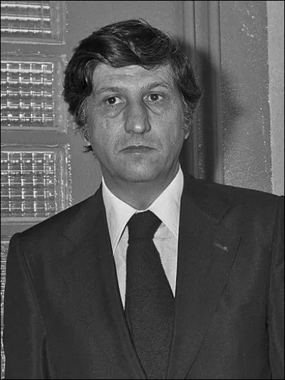 Baisse le ton, c'est la...