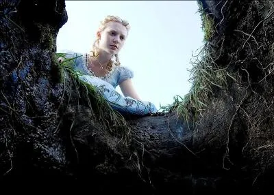 Qui vient chercher Alice  la surface ?