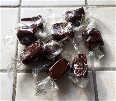 Quel est cette confiserie en N, un caramel mou parfumé au chocolat enfermé dans un caramel dur, spécialité de Nevers ?