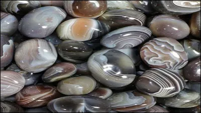 Combien de "t" pour écrire le nom de cette pierre fine ?