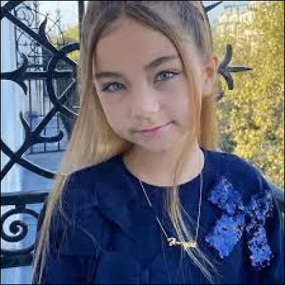 Passons aux yeux, de quelle couleur sont-ils ?