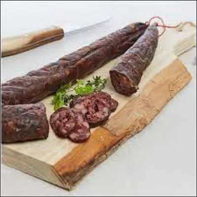 Phil, un inconditionnel de la Corse s'est fait apporter cette planche. Que va-t-il grignoter ?