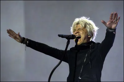 Quel groupe, se moquant d'Indochine, interprète "Isabelle a les yeux bleus" ?