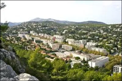 Quelle est la superficie de Carnoux-en-Provence ?