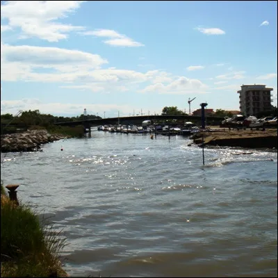Quel général romain déclenche une guerre civile en franchissant le Rubicon avec son armée ?