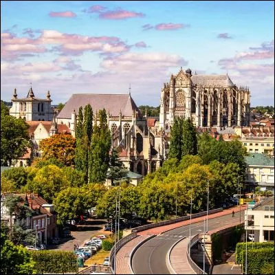 Quel département des Hauts-de-France a pour préfecture Beauvais ?