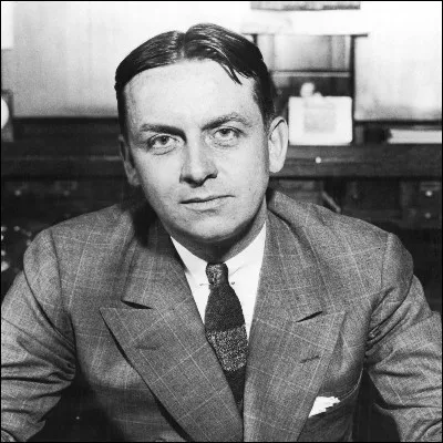 Quel acteur, ancien interprète dElliot Ness, joue le rôle principal de la série télévisée "Yellowstone" ?