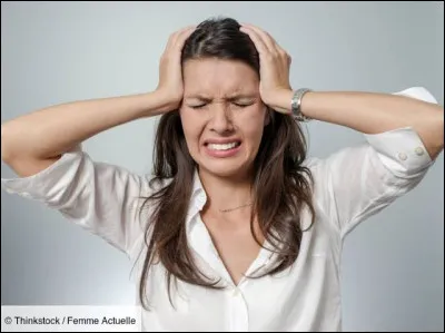 Arrivée à l'école, ta copine te dit qu'elle ne se sent pas bien et elle a besoin de rentrer chez toi. Que fais-tu ?