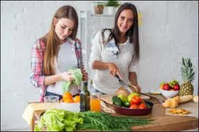 Il est 18 heures toi et ta copine cuisine déjà. Ta copine te propose de cuisiner ton plat préféré, quel est ton plat préféré ? (1/3)