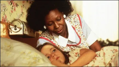 Dans quel film un célèbre compositeur de jingles publicitaires engage-t-il une nourrice (interprétée par Whoopi Goldberg) pour s'occuper de sa fille, enfermée dans le mutisme ?