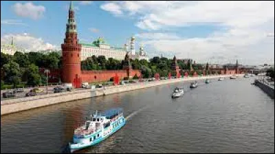 Géographie : quelle rivière traverse la ville de Moscou ?