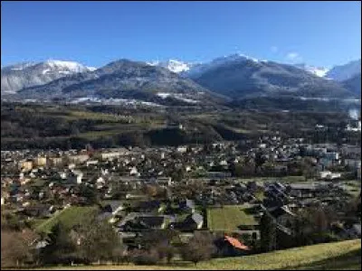 Combien y avait-il d'habitants à Valgelon-La-Rochette en 2019 ?