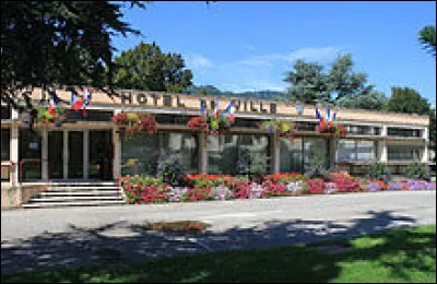 Quel est le nom du maire de Valgelon-La-Rochette ?