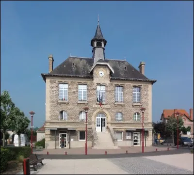 Quel est le nom du maire de Guignicourt ?