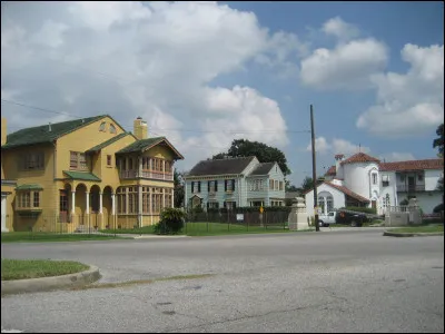 Ville : Quelle ville francaise donne son nom à un des quartiers de la Nouvelle-Orléans ?