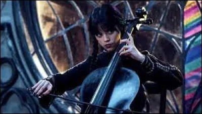 Quel est le nom de la musique que joue Mercredi avec son violoncelle ?