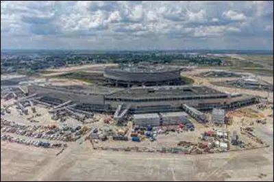 Industrie : 
En quelle année a ouvert l'aéroport Charles de Gaulle ?