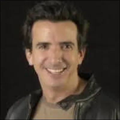 Qui interprète le rôle de Lucas Martin ?