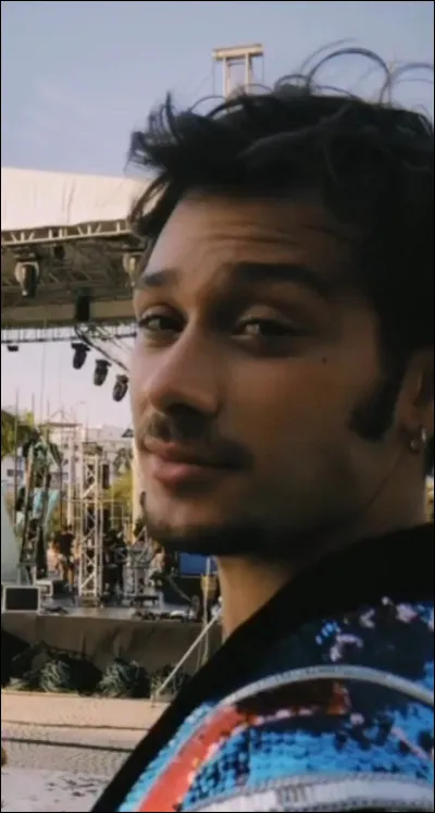 Qui interprète le rôle de Charly ?